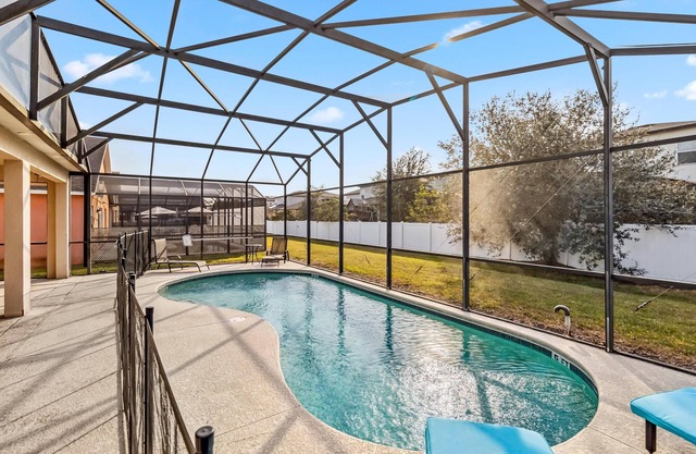 7/6.5 Beautiful Vacation home with private pool, and much more!!