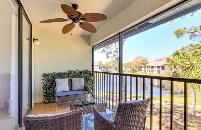 7 Mi to Beach: Condo w/ Pool Access in Bradenton!