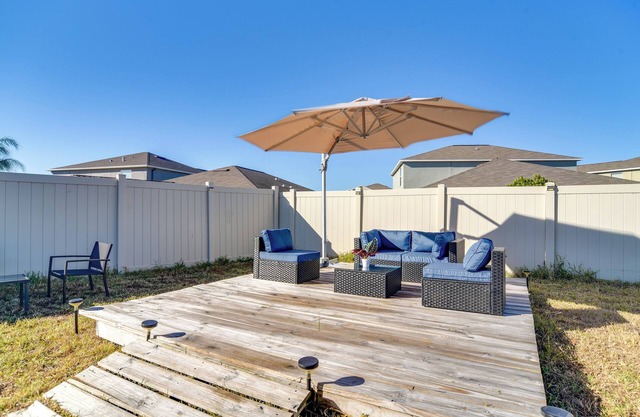 7 Mi to Beach: Spacious Ruskin Home w/ Patio