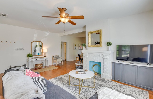 7 Mi to Dtwn Dallas: Cozy Home w/ Yard!