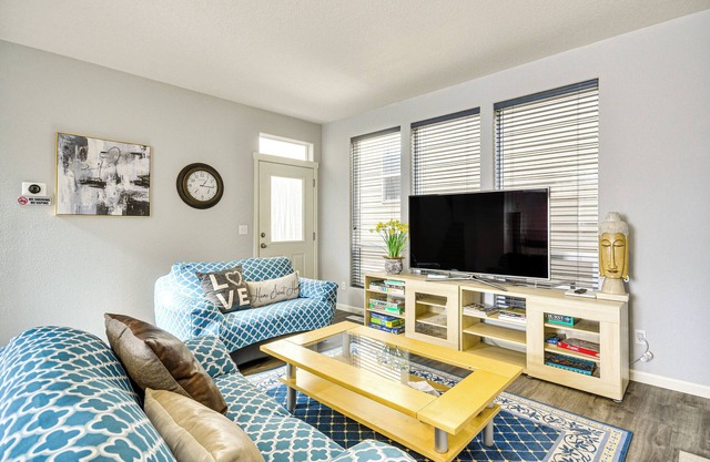 7 Mi to Dwtn Portland - Home w/ Patio!