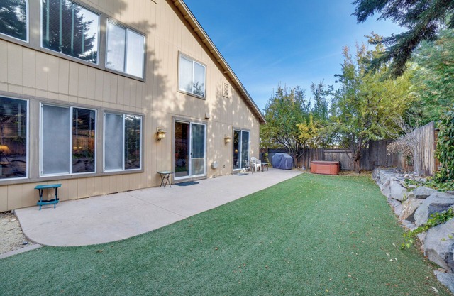 7 Miles to Downtown Reno w/ Hot Tub: Cozy Getaway