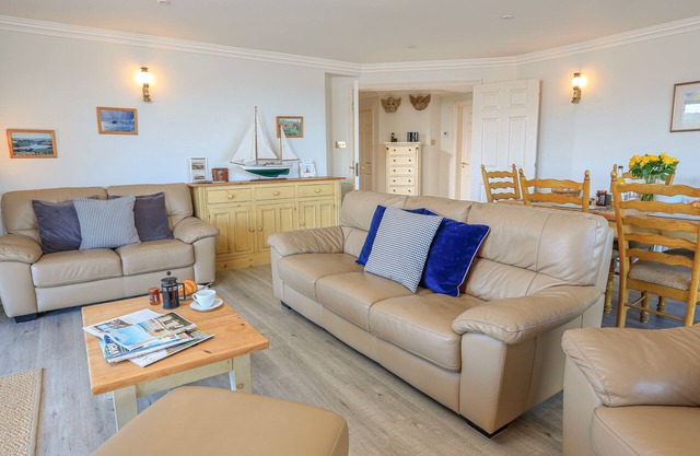 7 Thurlestone Rock, THURLESTONE