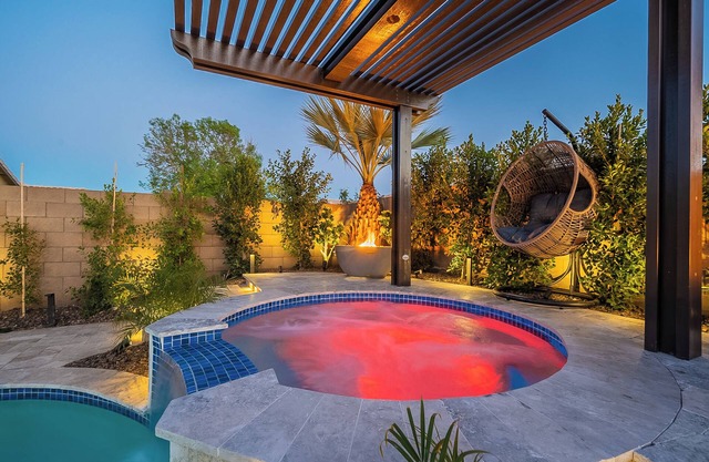 7 BR Escape SC w/HeatedPOOL, Arcade, Hot Tub
