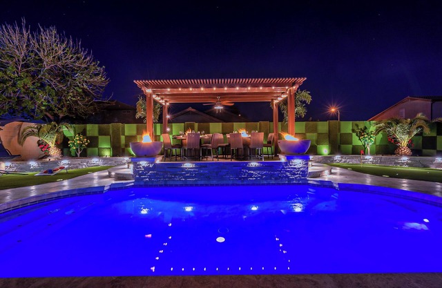 7 BR GetAway SC w/Arcade, HEATED POOL, Hot Tub