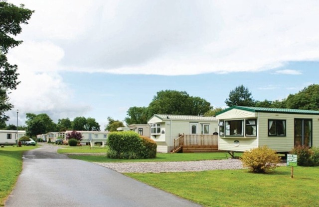 8 bedroom accommodation in Mold