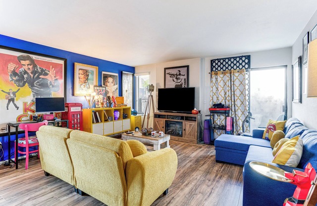 8 Mi to Dtwn Denver: Groovy Pet-Friendly Condo