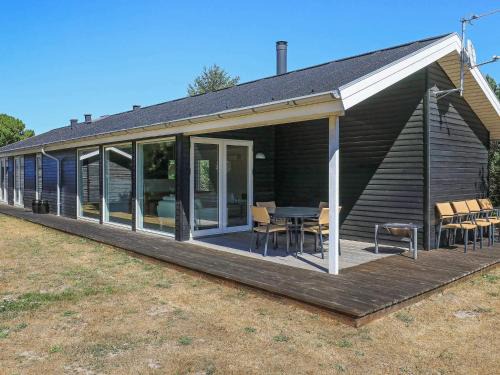 8 person holiday home in Ålbæk-By Traum