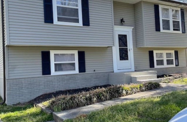 8107 Bald Ridge · 4 Bedroom Home, Mins from Uptown, Pet-friendly