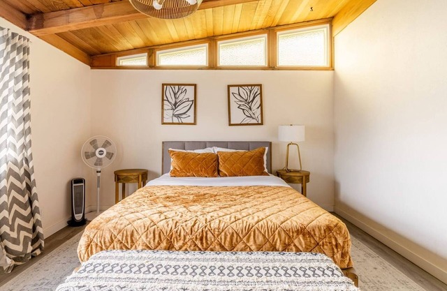 8BR | BBQ, Garden Retreat | Des Moines | Sophari