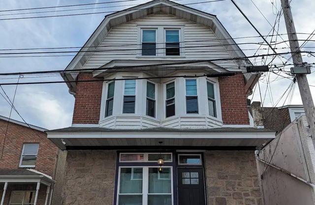 Açaí: Ambler 3 Bed, 3 Bath, & 3 Floor Home