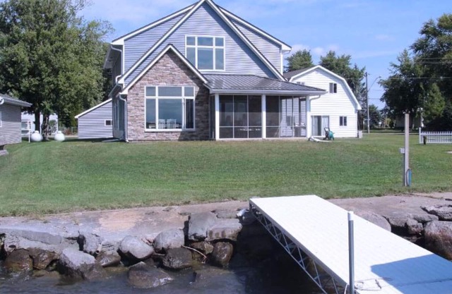 Una hermosa casa de 3 recámaras y 3 recámaras en el lago Poygan en Tustin, WI