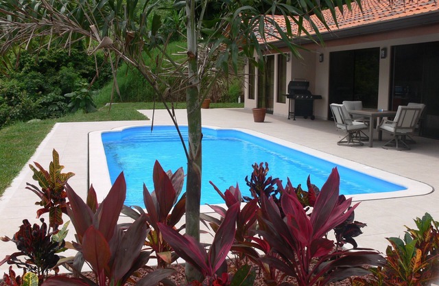 Un hermoso nuevo alquiler de vacaciones de alta calidad en Atenas, excelentes vistas, piscina.