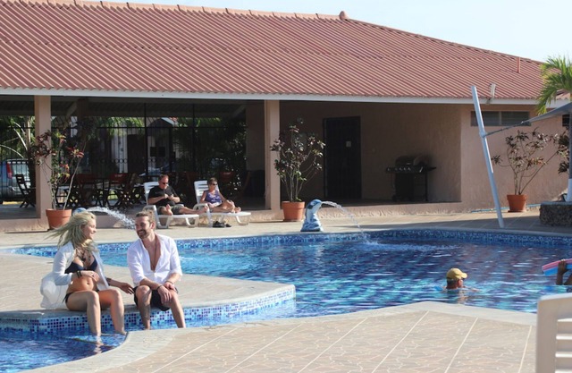 Hermosa casa / espectacular piscina cerca de las playas a 7 minutos de las principales comodidades