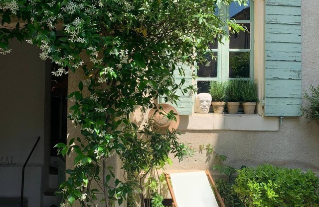 Aire acondicionado encantadora cabaña provenzal en el centro del pueblo w / jardín privado