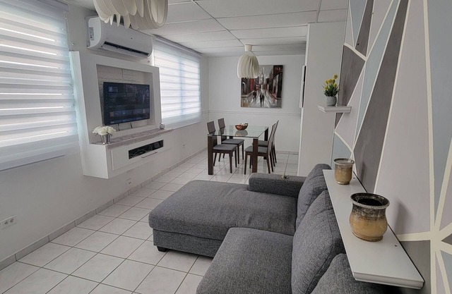 A/C, Netflix, Smart TV, centric to everything, Quiet/Safe, 20 from Airport