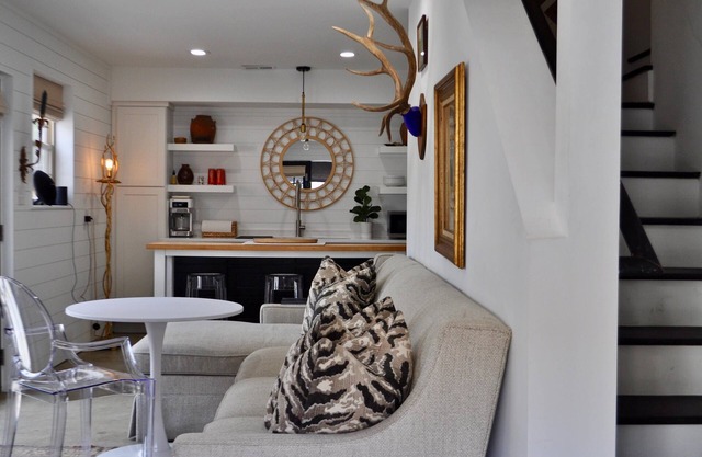 A Cozy and Chic Studio