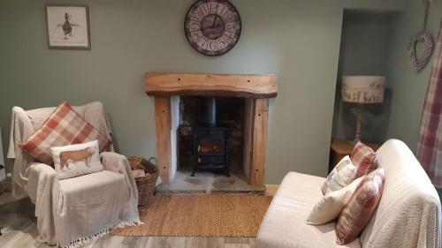 A Cozy Bothy Retreat with Hot Tub