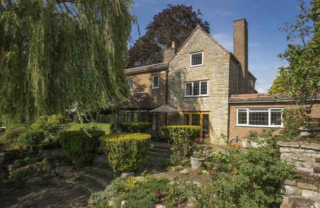 Una encantadora casa al final de la terraza, ubicada en la hermosa ciudad de Bidford-on-Avon