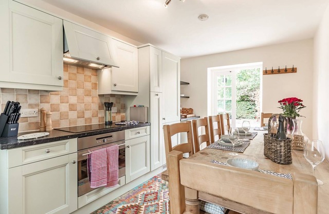 2 bedroom accommodation in Hindley, Stocksfield