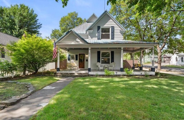 A historically charming, newly renovated home in the heart of downtown Couer d Alene! June Discount!