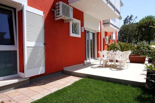 Apartment with private garden