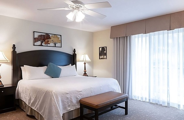 A Place You'll Surely Enjoy! 2 Relaxing Units, Free Parking, Full Kitchen!