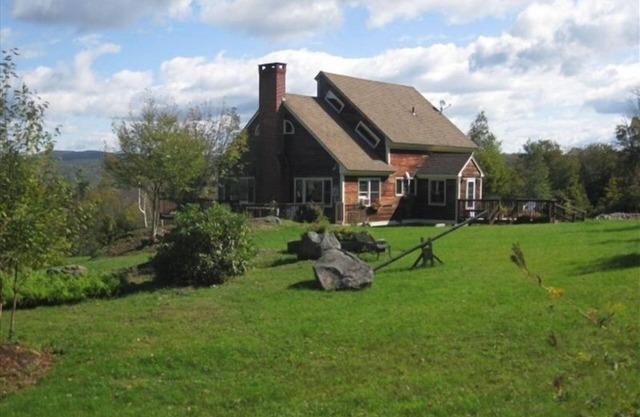 ¡Eso es todo! ¡Casi el cielo en Vermont! ¡25 acres hermosos y privados para explorar!