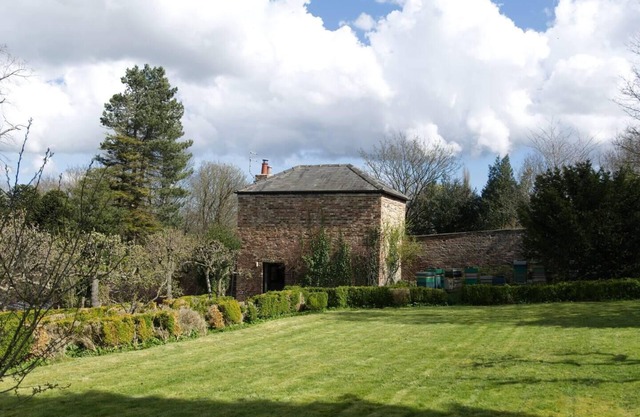 A Unique Cottage that's also a Vintage Shop!