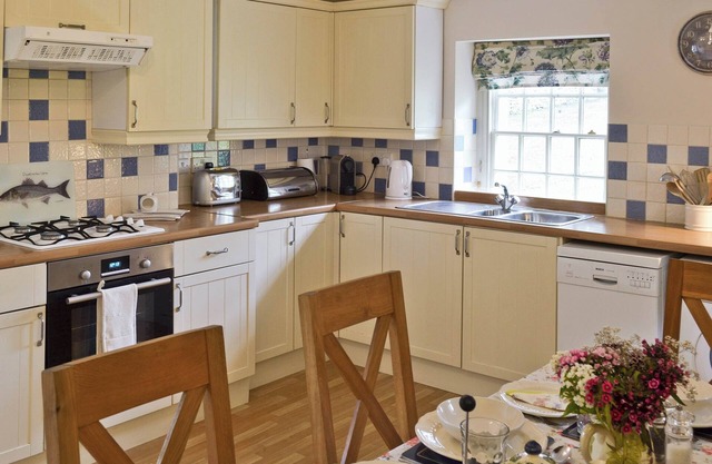 3 bedroom accommodation in Eyam