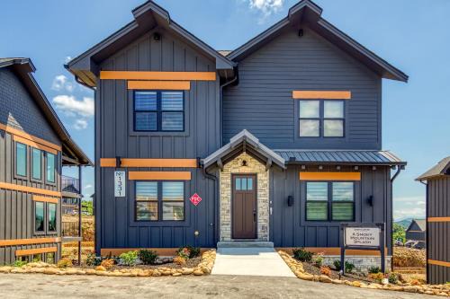 A Smoky Mountain Splash-Smith Creek Reserve - Indoor Pool, Waterpark, Theater Room, WIFI, Hot Tub