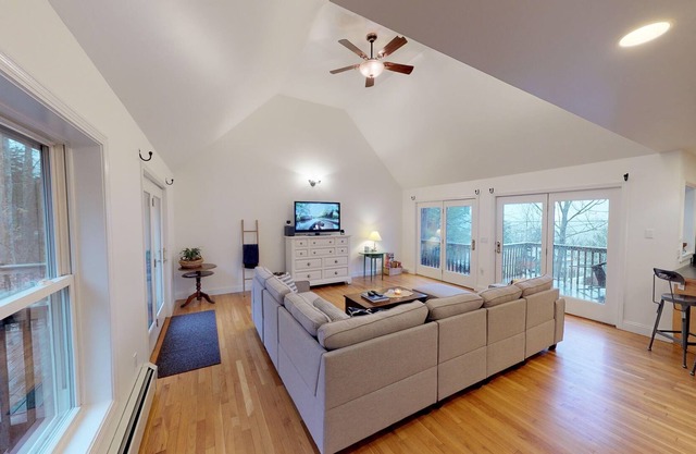 Un espacioso loft con vista al mar en Penobscot Bay en el histórico Temple Heights