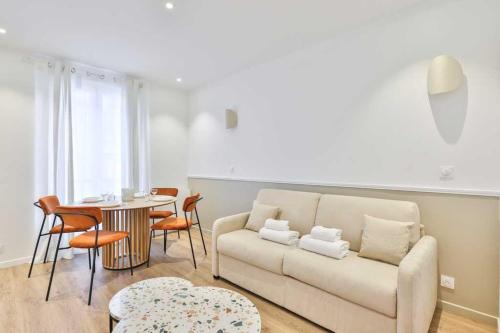 A stunning 1BR Apartment Near Paris