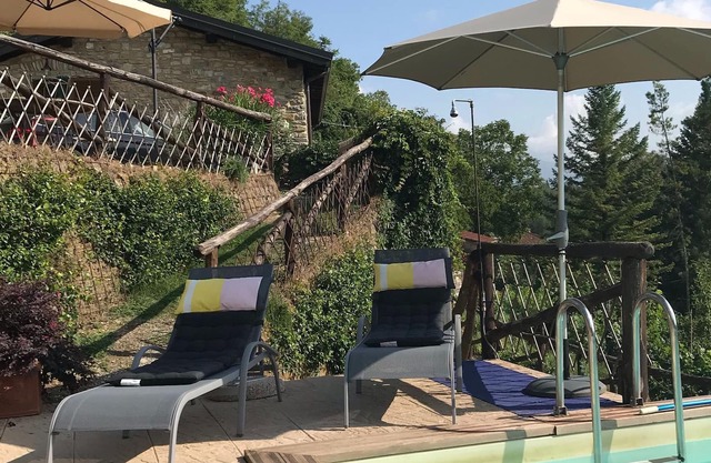 Una impresionante villa toscana con piscina privada ubicada en su propio viñedo,