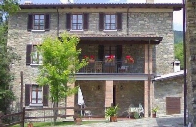 UNA GRAN CASA RENOVADA DE 5 DORMITORIOS en las colinas de EMILIA