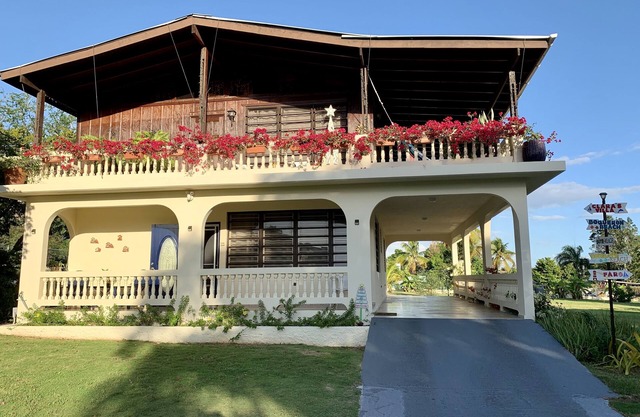 Una casa tradicional de relaciones públicas, Clara’s Villa, cerca de las playas y el centro de Boqueron.