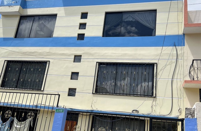 A very quiet and familiar house with a panoramic view of the entire city