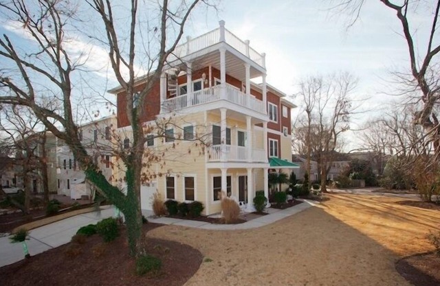 A Wind Song (5-Bedroom Home) by RedAwning