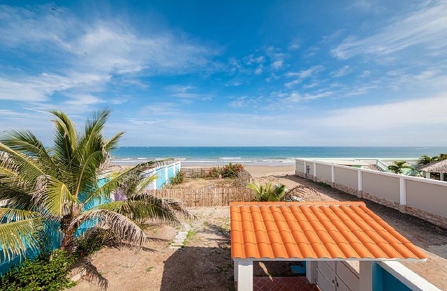 Absolute Beach Front Home - Crucita