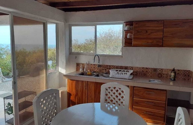 Acogedora casa frente al mar en Sta Marianita, 3 dormitorios con hermosa vista !