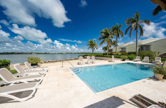 3BD/2BA Waterfront Townhome w/ Open Water Views, Beach, and Waterside Pool.