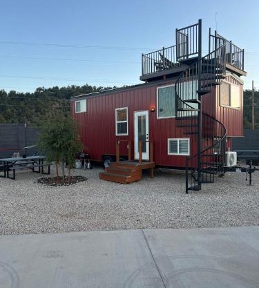 Addies Place Tiny Home with Epic Mountain and Sunset Views