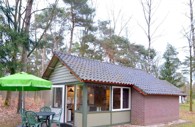 Casa Vacacional Idónea en Limburgo en medio del Bosque