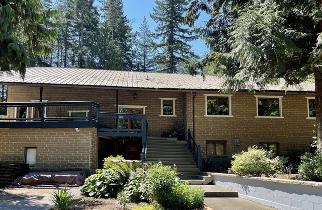 Adobe by the Sea. Sleeps 16+ with tons of extras!