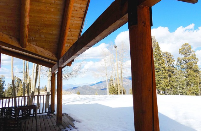 Adobe Cabins ubicado en un resort de montaña privado en el norte de Nuevo México