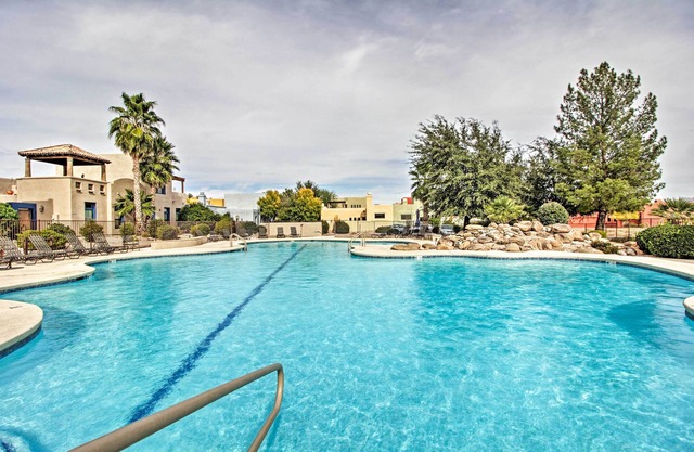 Adobe Escape w/ Outdoor Kitchen & Pool Access