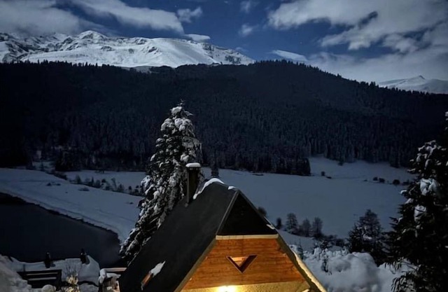 CHALET agradable para 6 personas con vista al lago