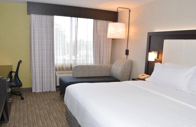 Aesthetically Pleasing Room for Your Holiday!