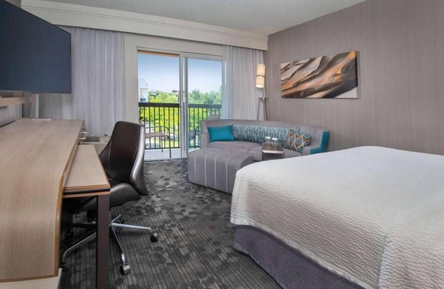 Affordability Meets Comfort! Homey Unit w/ Balcony, Pets Allowed!
