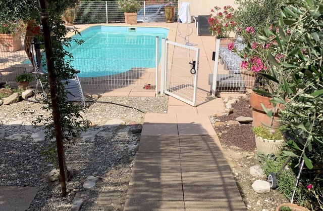 apartamento con aire acondicionado al pie de los cordones de Montmirail, acceso a la piscina